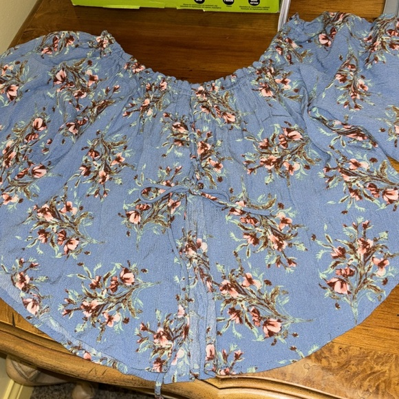 Clothing - Picture 6 of 7